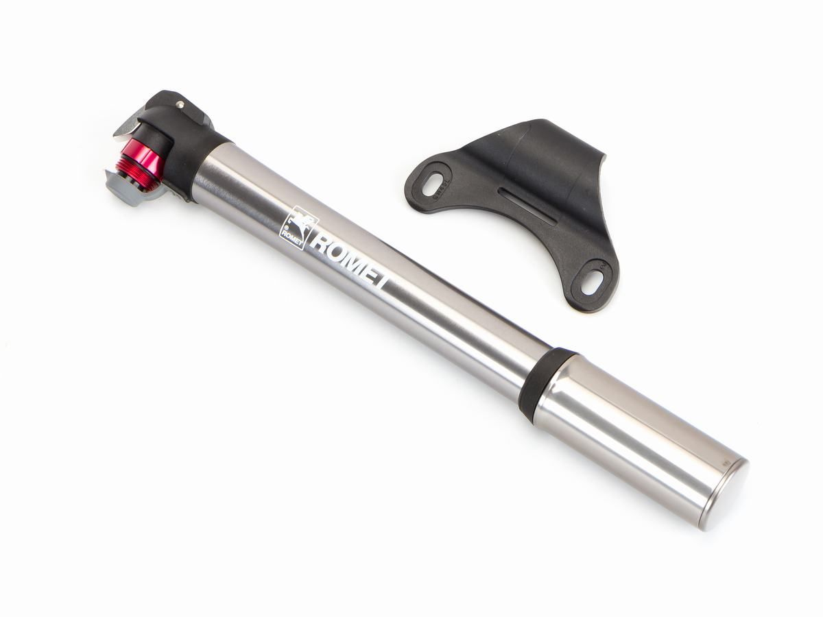 Pompka mod. RGM12LL DV AV FV alum. CNC, z białym logo et logo ROMET, 99,99 zł